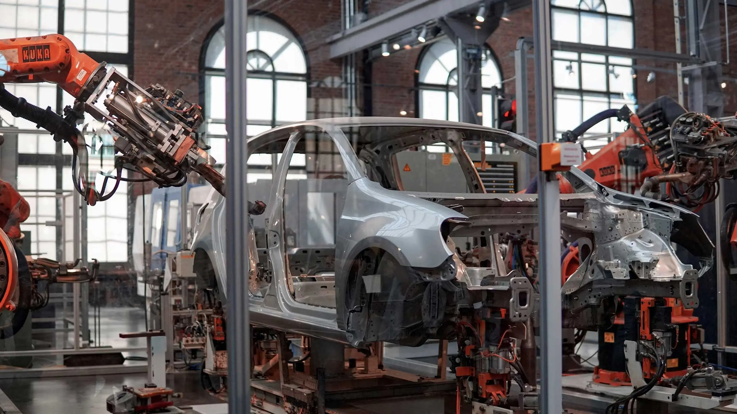 Auto manufacturing line streamlined using Manufacturing Data & AI Consulting